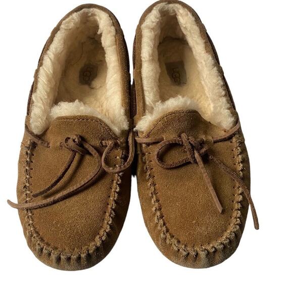 UGG Moccasins Women's  Brown Dakota Slip On Sz 5 - Picture 1 of 8